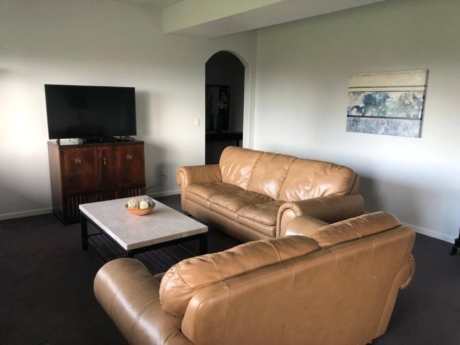 2 Bedroom Suite: Views, Private Entrance, Evchgr Amity Dış mekan fotoğraf